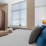 Central Apartment With 2 Parking Spaces!