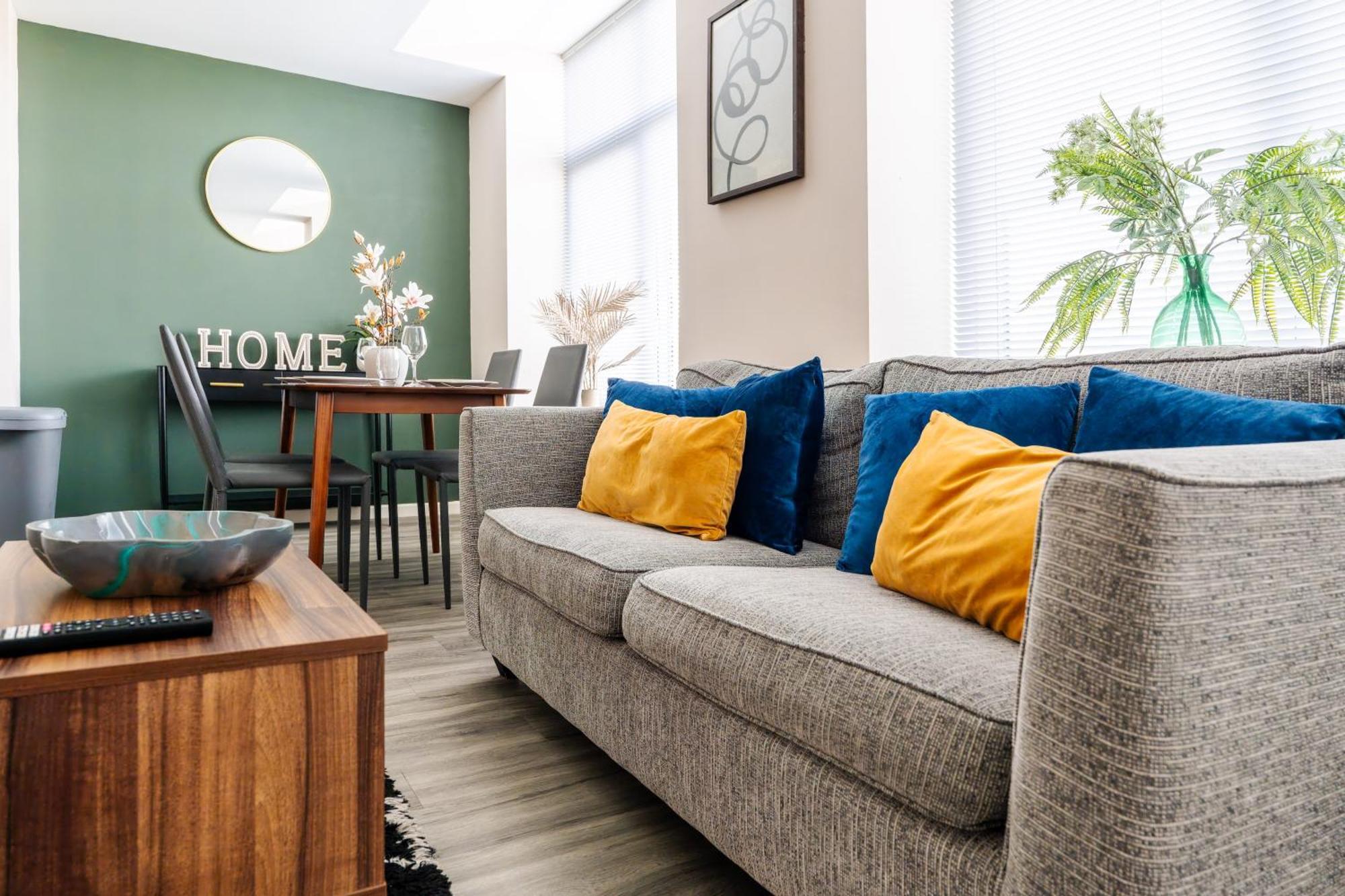 Apartment With 2 Parking Spaces! *